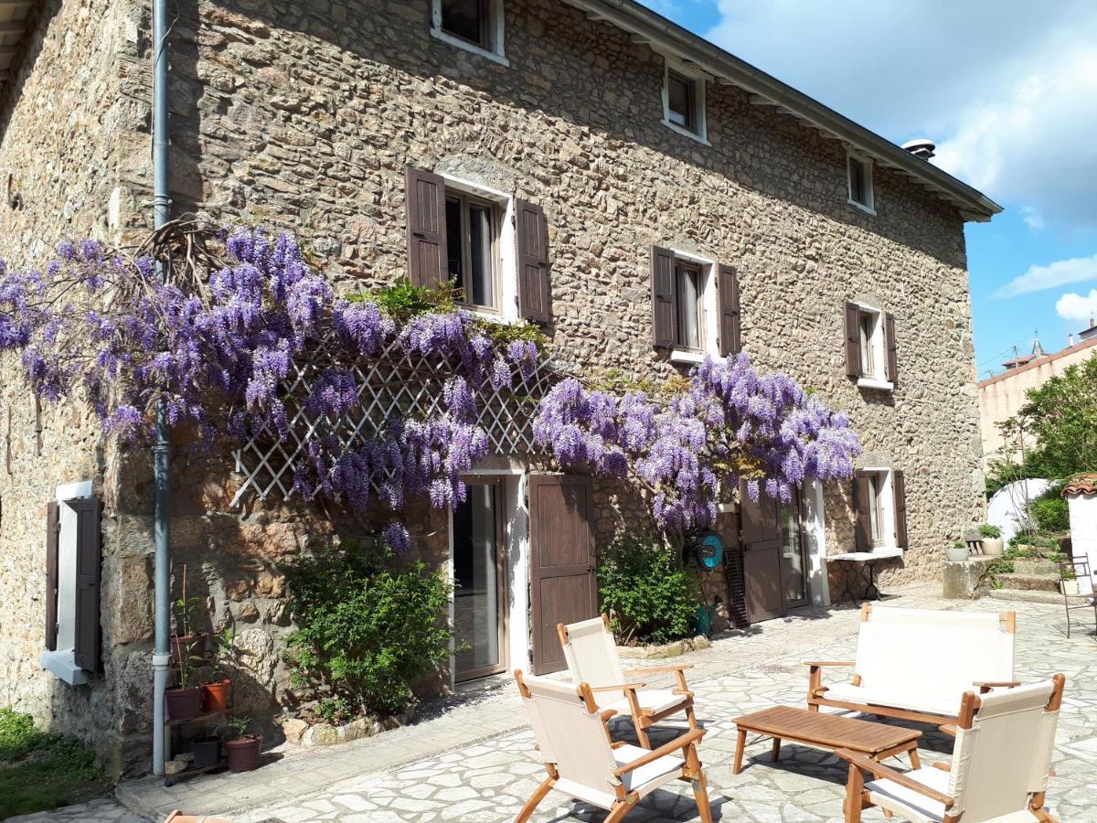 Bed and Breakfast Un Jardin Secret Yzeron Экстерьер фото