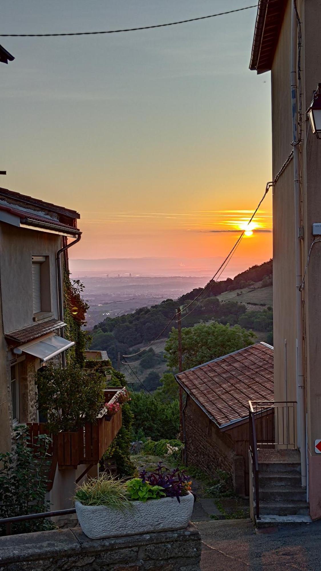 Bed and Breakfast Un Jardin Secret Yzeron Экстерьер фото
