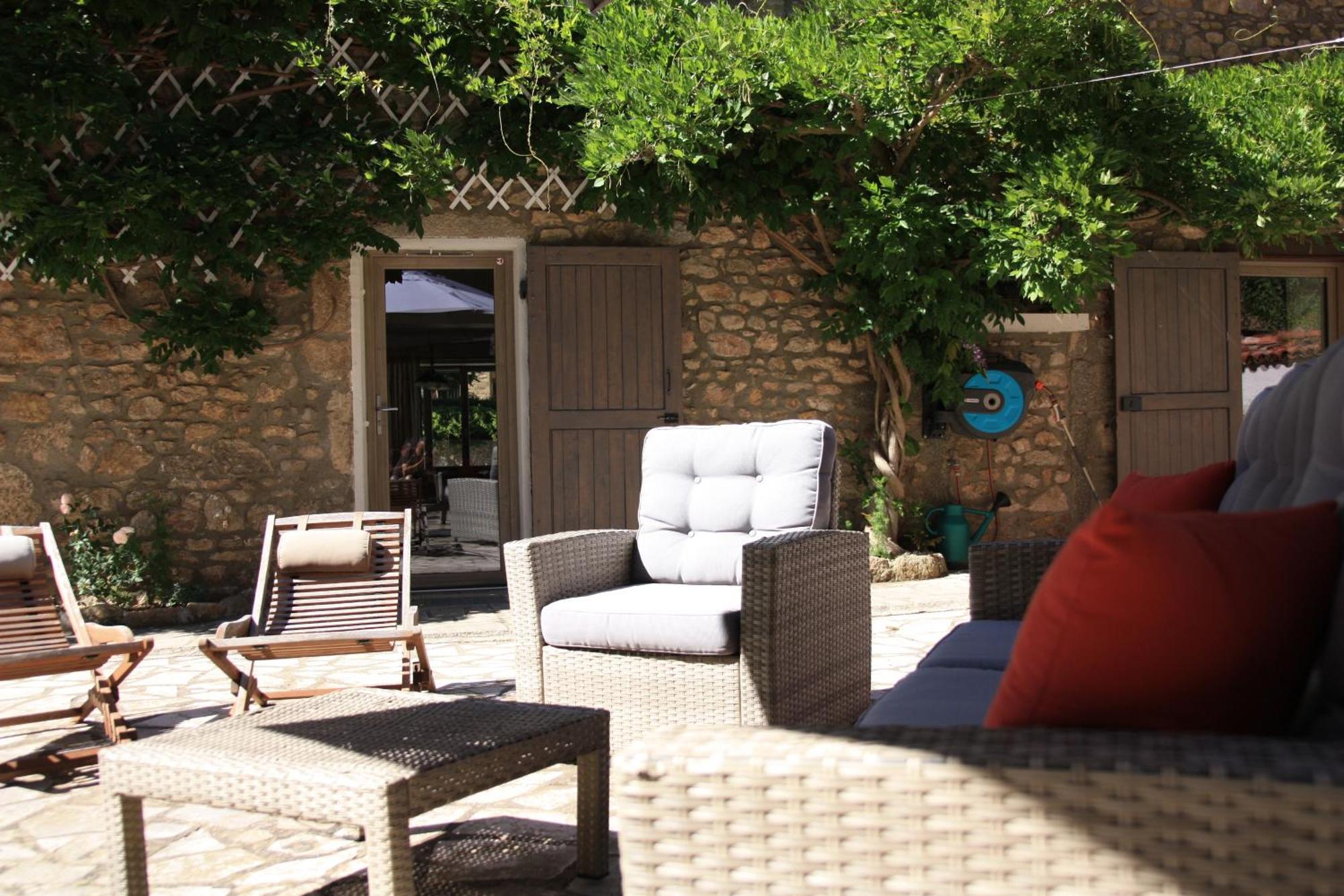 Bed and Breakfast Un Jardin Secret Yzeron Экстерьер фото