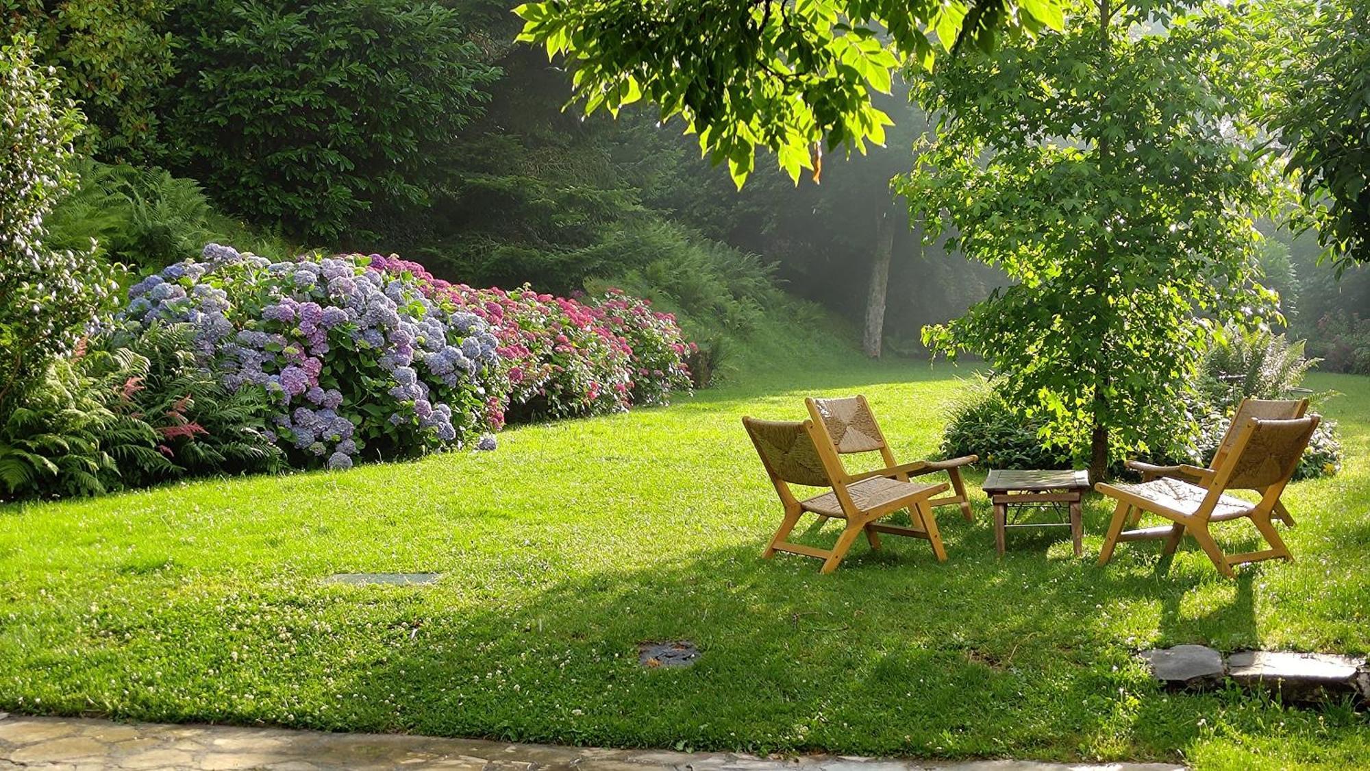Bed and Breakfast Un Jardin Secret Yzeron Экстерьер фото